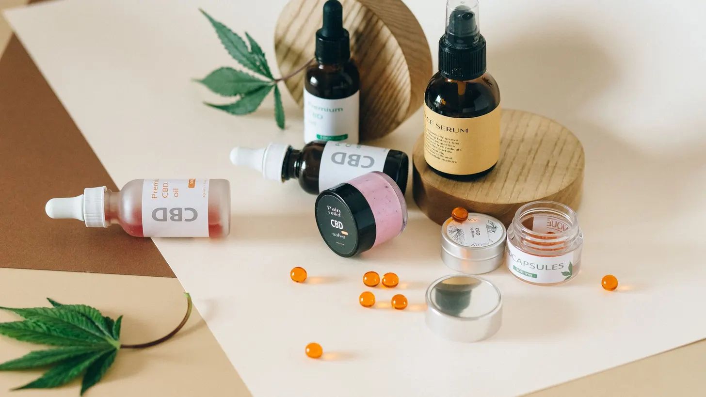 THC gummies vs tinctures vs capsules: which form works best?, GummyGurl